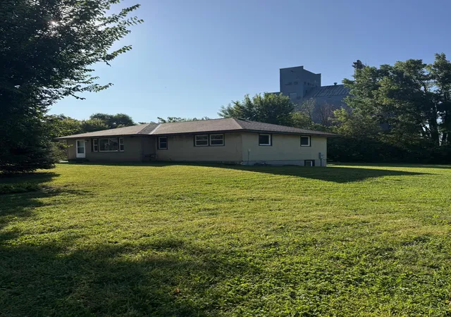 Photo 2 of Single family home for sale at 435 W Ottawa St, Le Center, MN 56057 | MLS# 7142928 | Listing updated on 2026-09-12
