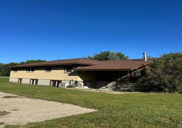 Photo 3 of Single family home for sale at 435 W Ottawa St, Le Center, MN 56057 | MLS# 7142928 | Listing updated on 2026-09-12