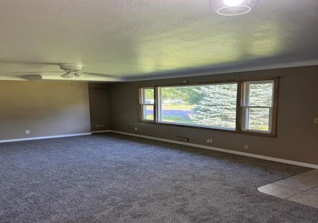 Photo 3 of Single family home for sale at 435 W Ottawa St, Le Center, MN 56057 | MLS# 7142928 | Listing updated on 2026-09-12