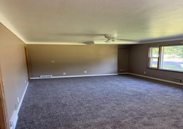 Photo 4 of Single family home for sale at 435 W Ottawa St, Le Center, MN 56057 | MLS# 7142928 | Listing updated on 2026-09-12