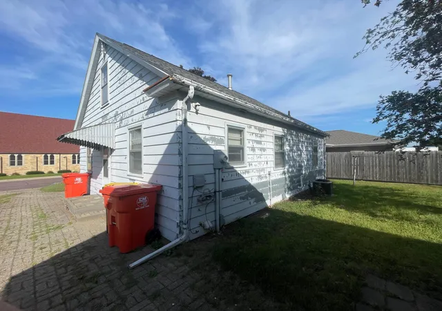 Photo 3 of Sale Pending at 307 S Grant St, Fairmont, MN 56031 | MLS# 7142948 | Listing updated on 2026-09-22
