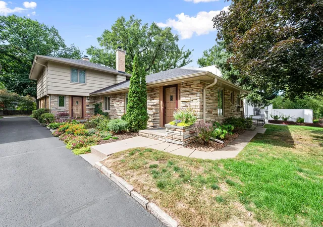 Photo 1 of Sale Pending at 2719 W 28th Street, Minneapolis, MN 55416 | MLS# 7142969 | Listing updated on 2026-09-25
