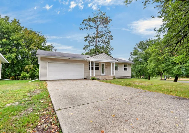 Photo 3 of Single family home for sale at 826 Willow Ln, Grand Rapids, MN 55744 | MLS# 7142977 | Listing updated on 2026-09-12