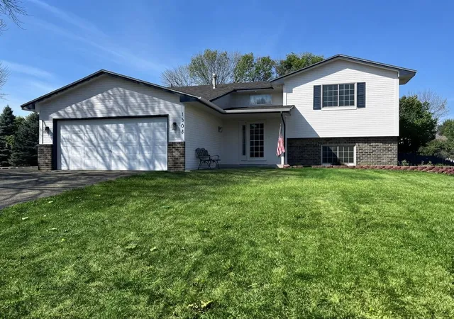Photo 1 of Single family home for sale at 1508 Thistle Ln, Shakopee, MN 55379 | MLS# 7142982 | Listing updated on 2026-10-08