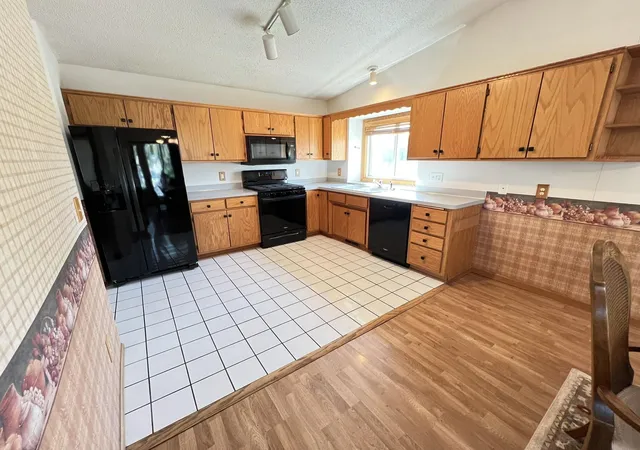 Photo 2 of Single family home for sale at 1508 Thistle Ln, Shakopee, MN 55379 | MLS# 7142982 | Listing updated on 2026-10-08