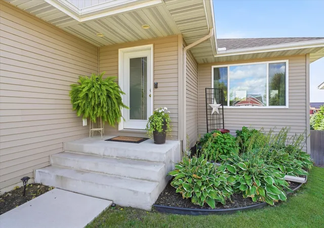Photo 3 of Single family home for sale at 2103 Longhorn Ln, Buffalo, MN 55313 | MLS# 7142995 | Listing updated on 2026-09-23