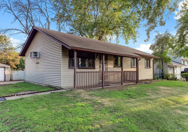 Photo 3 of Single family home for sale at 1909 Laramie Trl, Minneapolis, MN 55444 | MLS# 7142996 | Listing updated on 2026-09-23