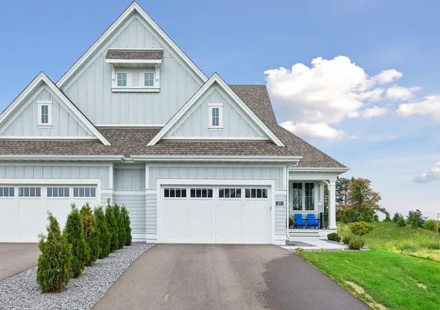 Photo 2 of Single family home for sale at 89 Spring Farm Rd, Saint Paul, MN 55127 | MLS# 7143003 | Listing updated on 2026-10-07
