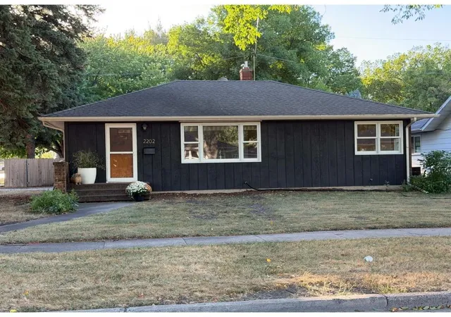 Photo 1 of Single family home for sale at 2202 8th Street N, Fargo, ND 58102 | MLS# 7143010 | Listing updated on 2026-09-12