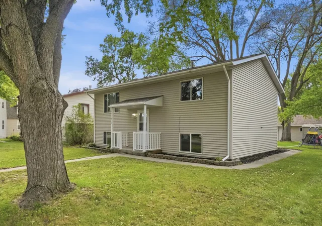 Photo 2 of Sale Pending at 1013 13th Avenue Se, Saint Cloud, MN 56304 | MLS# 7143037 | Listing updated on 2026-10-06