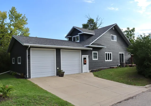 Photo 1 of Single family home for sale at 137 Center St S, Lake Benton, MN 56149 | MLS# 7143045 | Listing updated on 2026-09-12