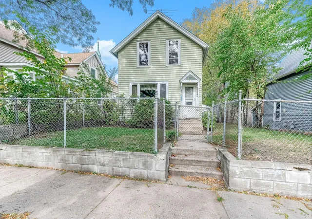 Photo 1 of Single family home for sale at 535 Edmund Ave, Saint Paul, MN 55103 | MLS# 7143047 | Listing updated on 2026-10-09