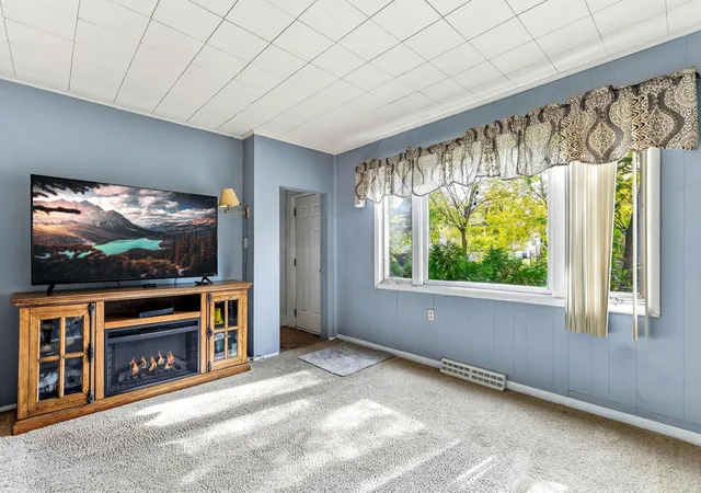 Photo 3 of Single family home for sale at 535 Edmund Ave, Saint Paul, MN 55103 | MLS# 7143047 | Listing updated on 2026-10-09