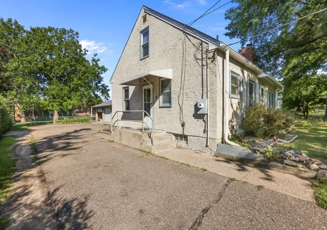 Photo 3 of Single family home for sale at 2811 Centerville Rd, Saint Paul, MN 55117 | MLS# 7143048 | Listing updated on 2026-09-12