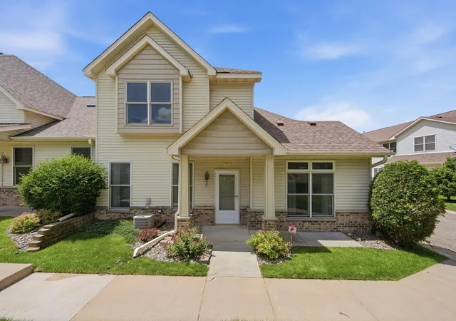 Photo 2 of Single family home for sale at 797 Parkside Ln, Minneapolis, MN 55421 | MLS# 7143063 | Listing updated on 2026-09-21