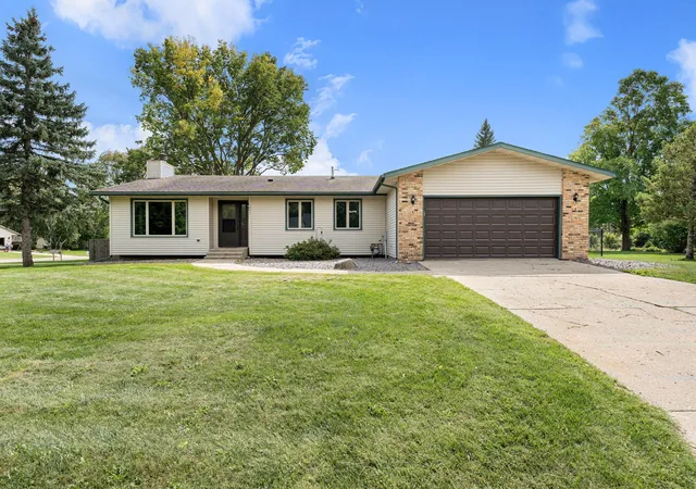 Photo 1 of Sale Pending at 1395 Oakwood Ln, Owatonna, MN 55060 | MLS# 7143072 | Listing updated on 2026-10-14
