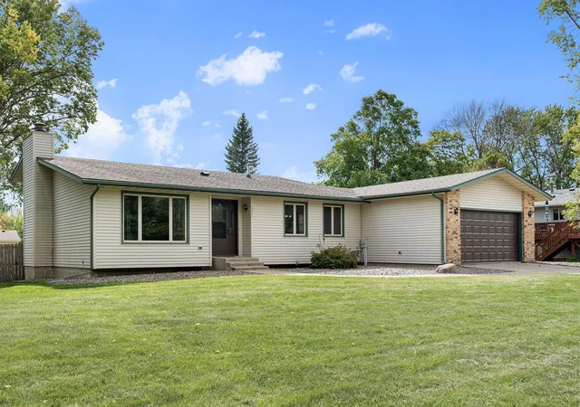Photo 3 of Sale Pending at 1395 Oakwood Ln, Owatonna, MN 55060 | MLS# 7143072 | Listing updated on 2026-10-14