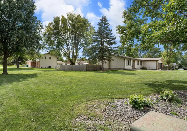 Photo 4 of Sale Pending at 1395 Oakwood Ln, Owatonna, MN 55060 | MLS# 7143072 | Listing updated on 2026-10-14