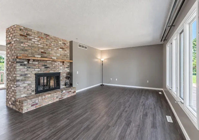 Photo 2 of Single family home for sale at 1011 N Cordova Ave, Le Center, MN 56057 | MLS# 7143104 | Listing updated on 2026-09-12