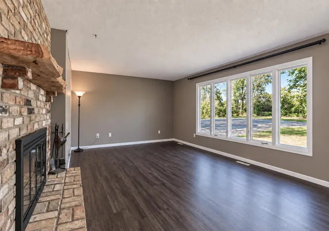 Photo 3 of Single family home for sale at 1011 N Cordova Ave, Le Center, MN 56057 | MLS# 7143104 | Listing updated on 2026-09-12
