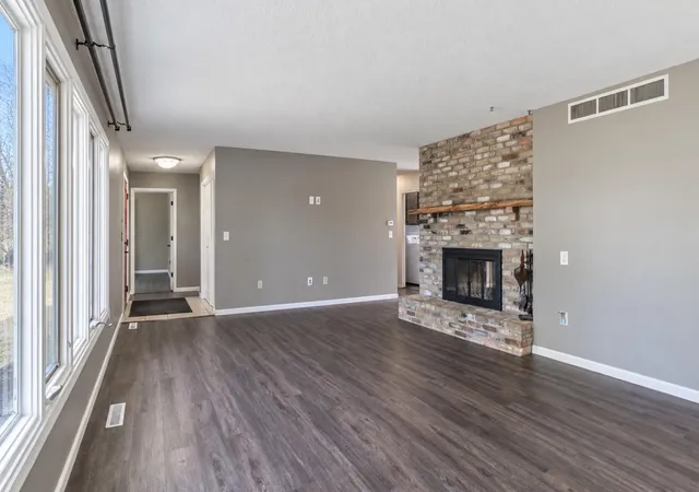 Photo 4 of Single family home for sale at 1011 N Cordova Ave, Le Center, MN 56057 | MLS# 7143104 | Listing updated on 2026-09-12