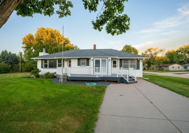 Photo 1 of Single family home for sale at 327 Pine St, Vermillion, MN 55085 | MLS# 7143121 | Listing updated on 2026-10-05