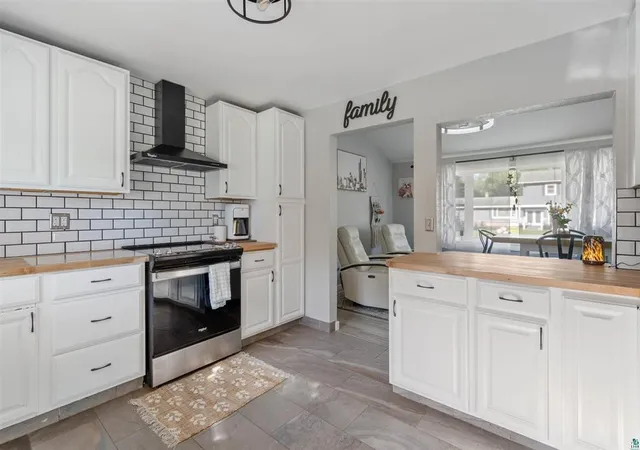 Photo 4 of Single family home for sale at 4948 Nelsondale Rd, Duluth, MN 55811 | MLS# 7143139 | Listing updated on 2026-09-12