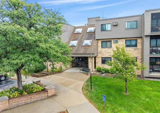 Photo 2 of Condo for sale at 1000 41st Avenue Ne #315, Minneapolis, MN 55421 | MLS# 7143155 | Listing updated on 2026-10-02