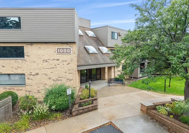 Photo 3 of Condo for sale at 1000 41st Avenue Ne #315, Minneapolis, MN 55421 | MLS# 7143155 | Listing updated on 2026-10-02