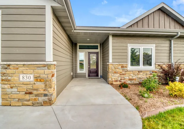 Photo 3 of Townhouse for sale at 830 Lake Forest Cir, Detroit Lakes, MN 56501 | MLS# 7143174 | Listing updated on 2026-09-12