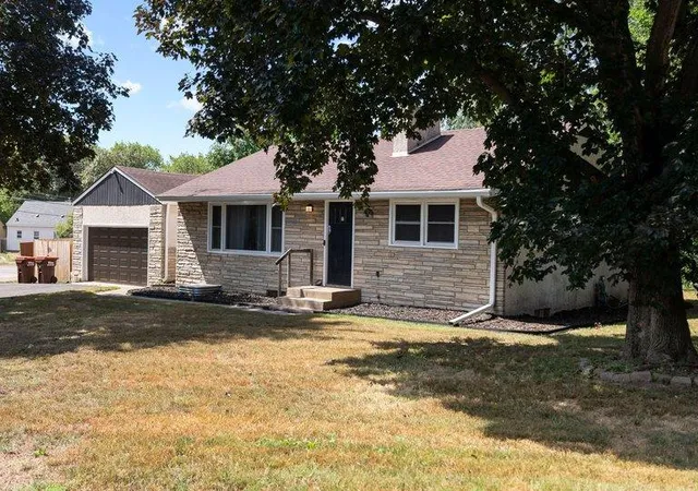 Photo 2 of Single family home for sale at 1689 Edgemont St, Saint Paul, MN 55117 | MLS# 7143189 | Listing updated on 2026-09-13