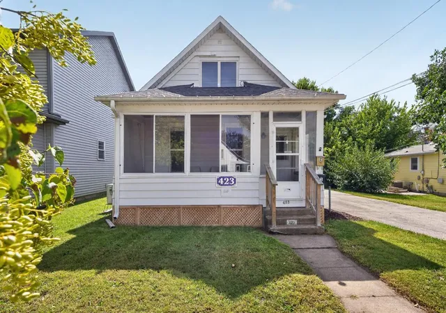 Photo 1 of Single family home for sale at 423 W Mark St, Winona, MN 55987 | MLS# 7143190 | Listing updated on 2026-10-01