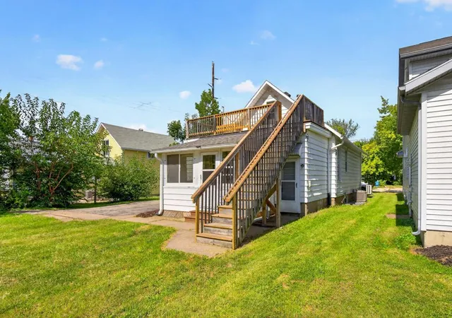 Photo 3 of Single family home for sale at 423 W Mark St, Winona, MN 55987 | MLS# 7143190 | Listing updated on 2026-10-01