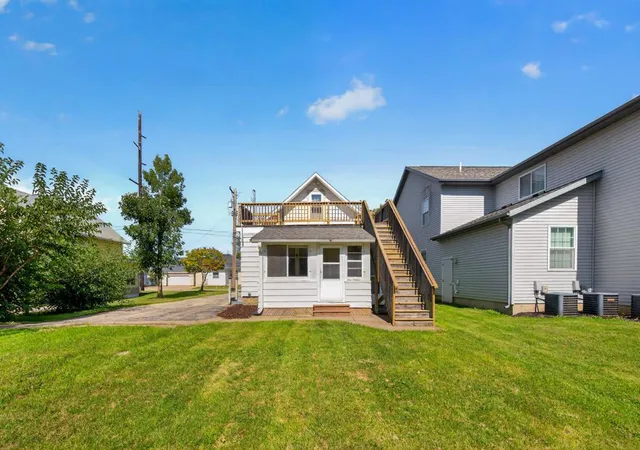 Photo 4 of Single family home for sale at 423 W Mark St, Winona, MN 55987 | MLS# 7143190 | Listing updated on 2026-10-01