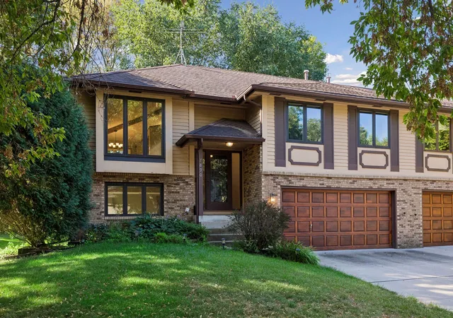 Photo 2 of Single family home for sale at 7890 Upper 139th Ct, Saint Paul, MN 55124 | MLS# 7143214 | Listing updated on 2026-10-02