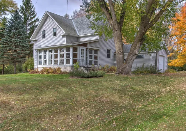 Photo 3 of Single family home for sale at 720 Rush Point Dr, Stanchfield, MN 55080 | MLS# 7143260 | Listing updated on 2026-10-23