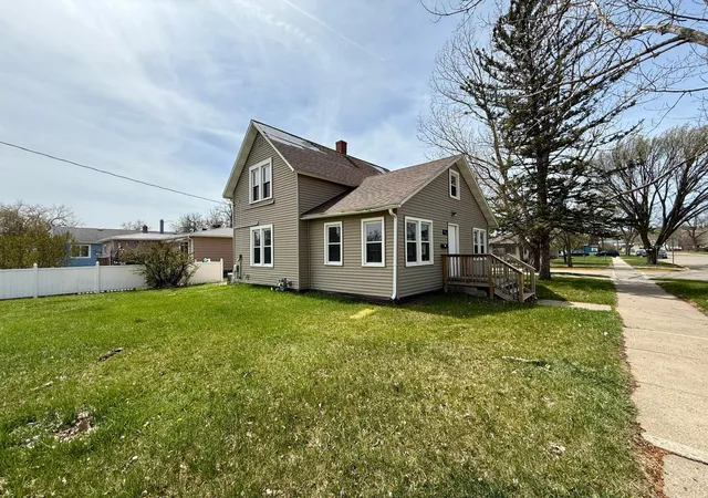 Photo 2 of Single family home for sale at 755 4th Street Sw, Valley City, ND 58072 | MLS# 7143268 | Listing updated on 2026-09-12