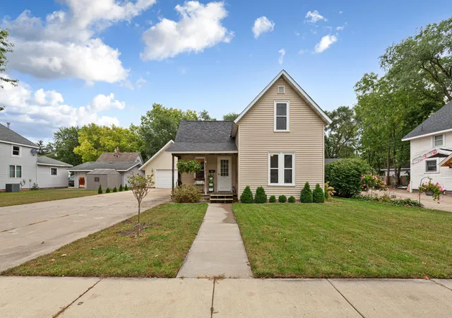 Photo 3 of Single family home for sale at 1221 Central Ave N, Faribault, MN 55021 | MLS# 7143272 | Listing updated on 2026-09-22