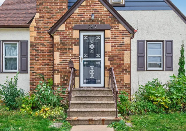 Photo 2 of Single family home for sale at 242 Annapolis St W, Saint Paul, MN 55118 | MLS# 7143277 | Listing updated on 2026-10-03