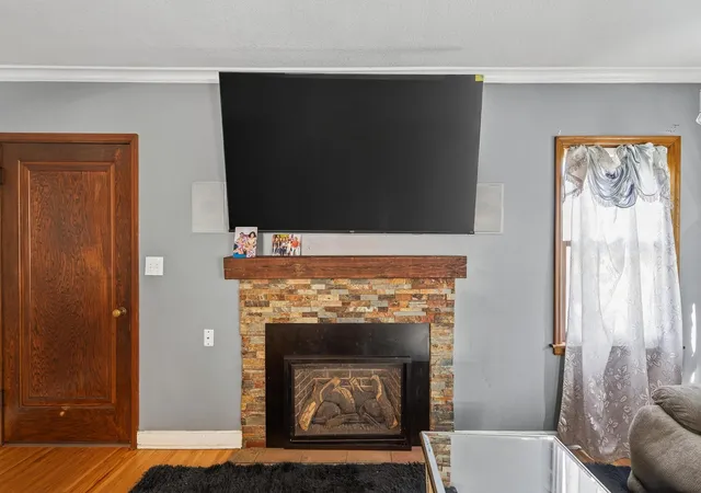 Photo 4 of Single family home for sale at 242 Annapolis St W, Saint Paul, MN 55118 | MLS# 7143277 | Listing updated on 2026-10-03