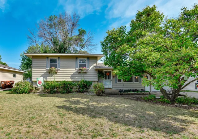 Photo 1 of Single family home for sale at 1024 15th Street W, Hastings, MN 55033 | MLS# 7143282 | Listing updated on 2026-09-12