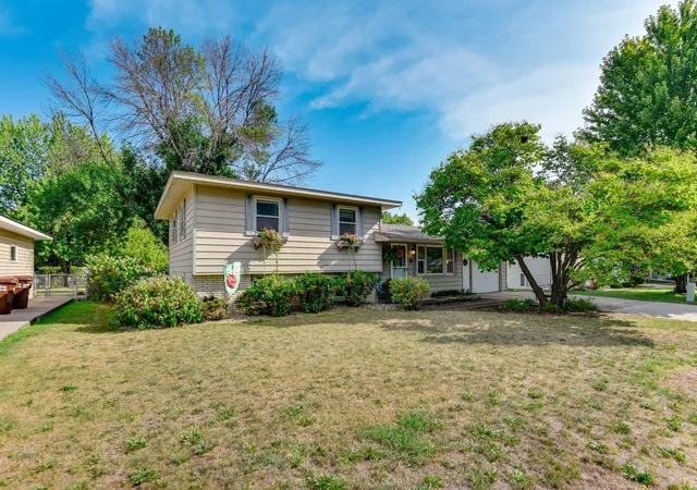 Photo 2 of Single family home for sale at 1024 15th Street W, Hastings, MN 55033 | MLS# 7143282 | Listing updated on 2026-09-12