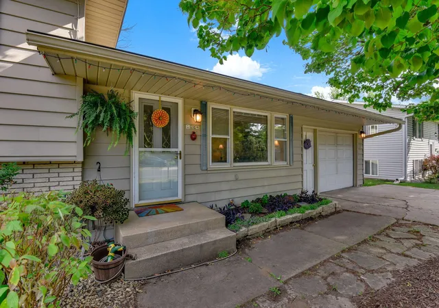 Photo 3 of Single family home for sale at 1024 15th Street W, Hastings, MN 55033 | MLS# 7143282 | Listing updated on 2026-09-12