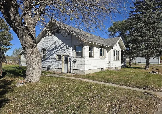 Photo 3 of Single family home for sale at 227 3rd Street Sw, Staples, MN 56479 | MLS# 7143358 | Listing updated on 2026-09-18