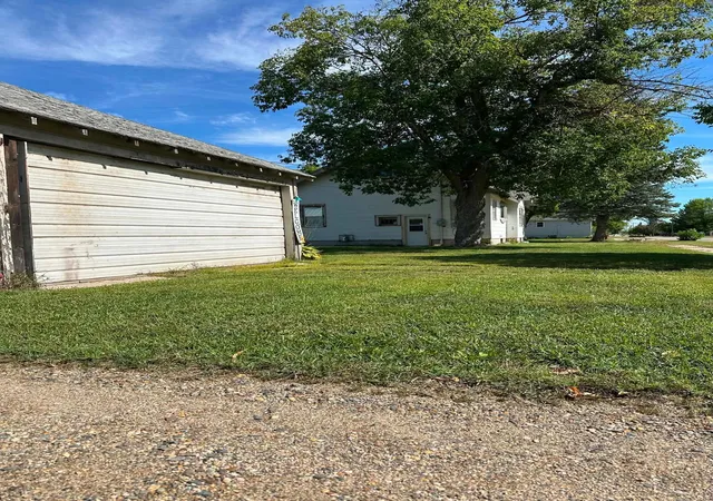 Photo 3 of Single family home for sale at 227 3rd Street SW, Staples, MN 56479 | MLS# 7143358 | Listing updated on 2026-09-18