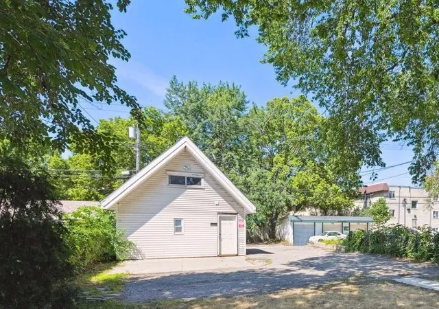Photo 4 of House for sale at 2732 Pillsbury Ave S, Minneapolis, MN 55408 | MLS# 7143359 | Listing updated on 2026-09-21