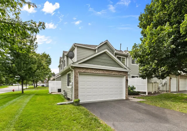 Photo 3 of Single family home for sale at 502 Mariner Way, Saint Paul, MN 55129 | MLS# 7143378 | Listing updated on 2026-10-01