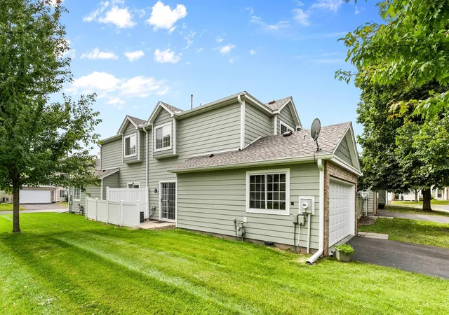 Photo 4 of Single family home for sale at 502 Mariner Way, Saint Paul, MN 55129 | MLS# 7143378 | Listing updated on 2026-10-01