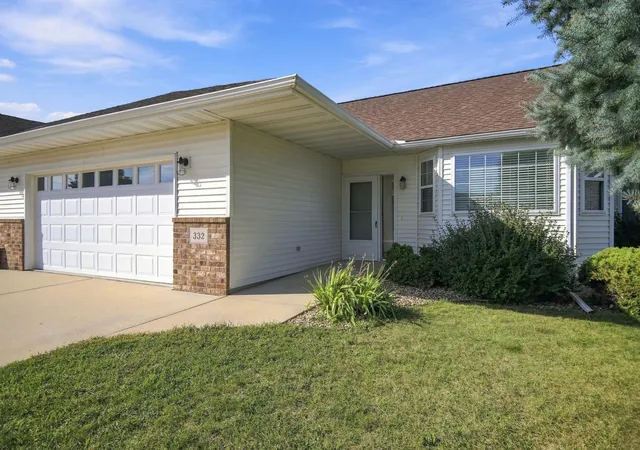 Photo 3 of Townhouse for sale at 332 4th Street Sw, Blooming Prairie, MN 55917 | MLS# 7143399 | Listing updated on 2026-09-13