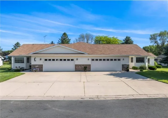 Photo 3 of Townhouse for sale at 332 4th Street Sw, Blooming Prairie, MN 55917 | MLS# 7143399 | Listing updated on 2026-10-19